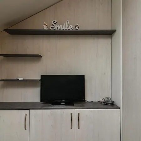 Budget In Center Unde Roof Warna