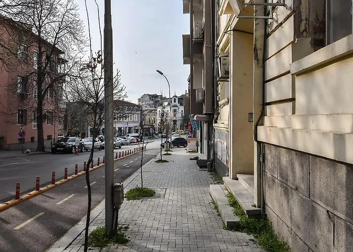 Budget In Center Unde Roof *